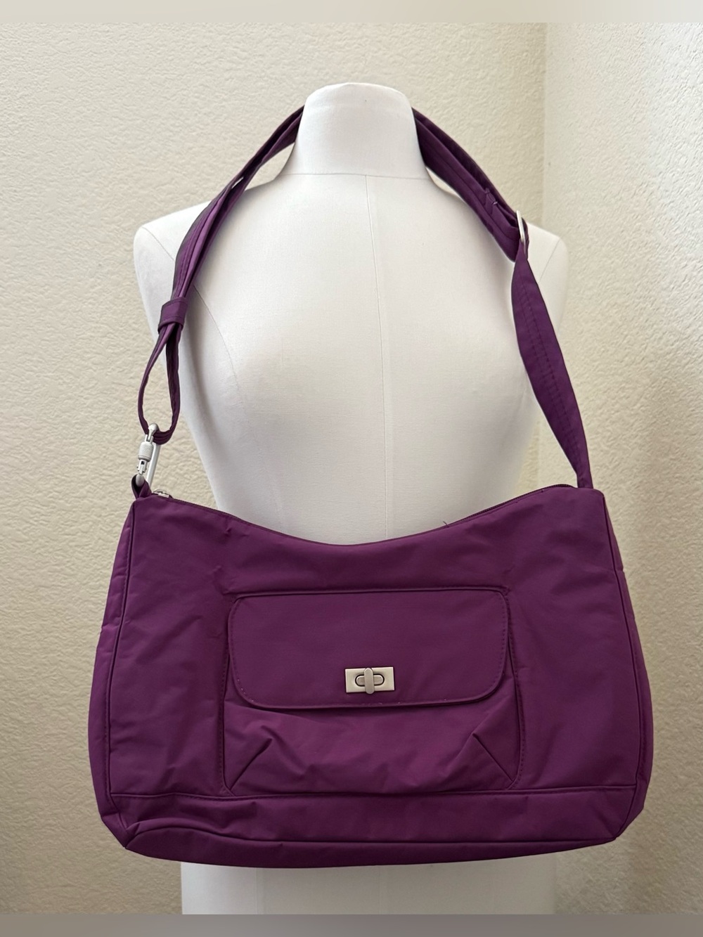 Magellan's VaultPro Anti-Theft RFID Crossbody